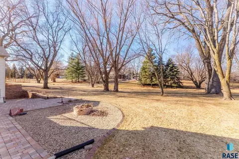 2841 E Old Orchard Trl, Sioux Falls, SD 57103 photo 3