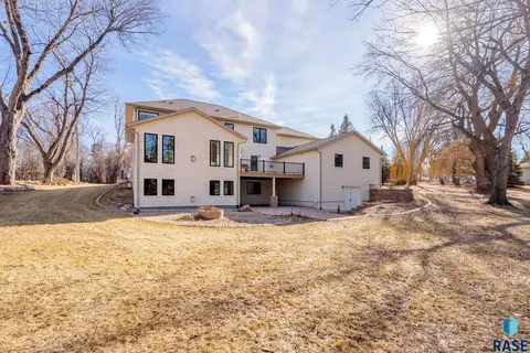 2841 E Old Orchard Trl, Sioux Falls, SD 57103 photo 4