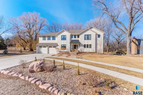 2841 E Old Orchard Trl, Sioux Falls, SD 57103 photo 2
