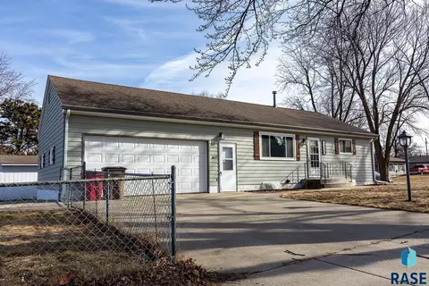 1220 S Blauvelt Ave, Sioux Falls, SD 57105