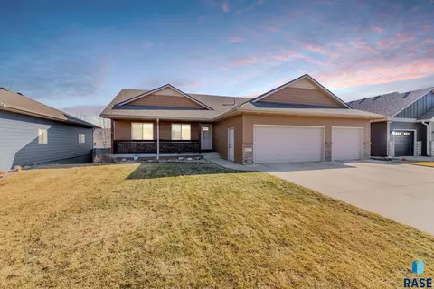 5416 Westwind Ave S, Sioux Falls, SD 57108