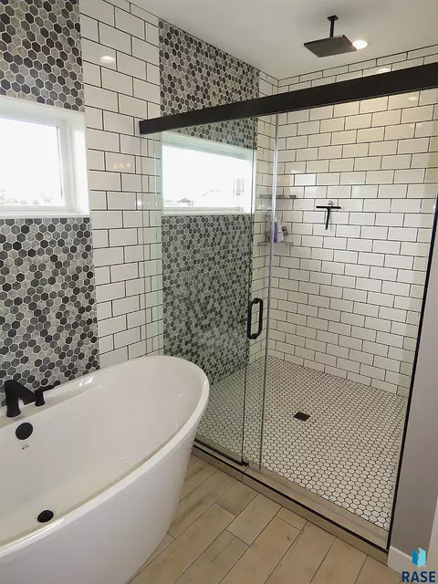 Bath - 27240 S Noble Cir, Tea, SD 57064 photo 3 of 6
