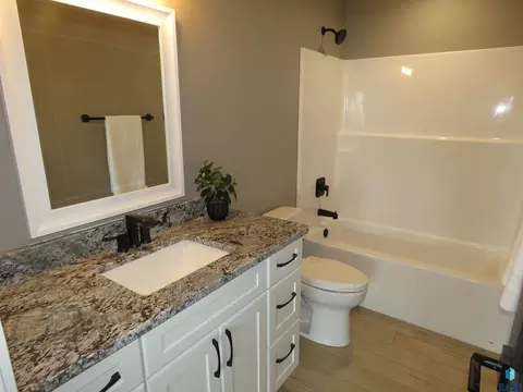 Bath - 27240 S Noble Cir, Tea, SD 57064 photo 5 of 6