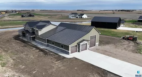 Exterior - 27240 S Noble Cir, Tea, SD 57064 photo 2 of 6