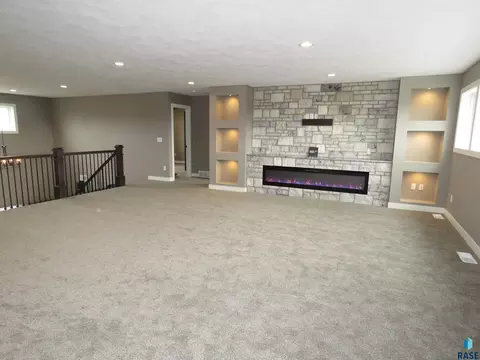 Living - 27240 S Noble Cir, Tea, SD 57064 photo 3 of 4