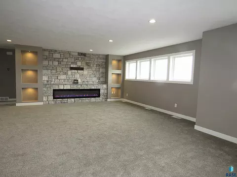 Living - 27240 S Noble Cir, Tea, SD 57064 photo 2 of 4