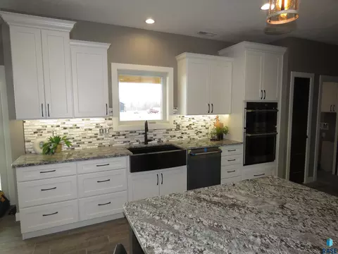 Kitchen - 27240 S Noble Cir, Tea, SD 57064 photo 3 of 7