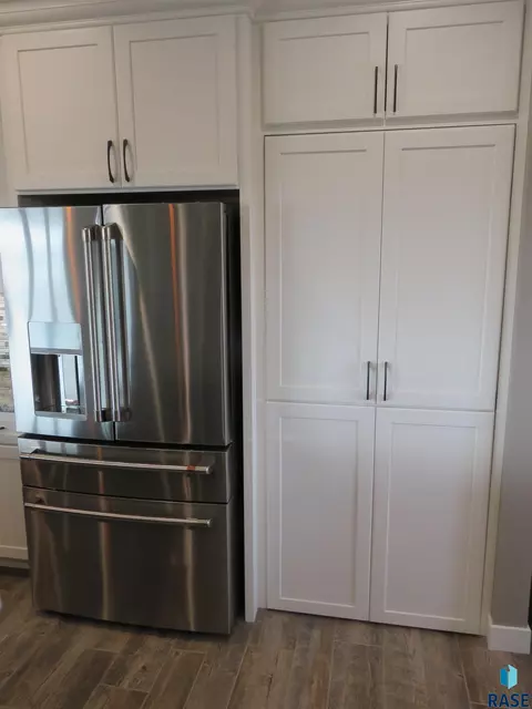 Kitchen - 27240 S Noble Cir, Tea, SD 57064 photo 5 of 7