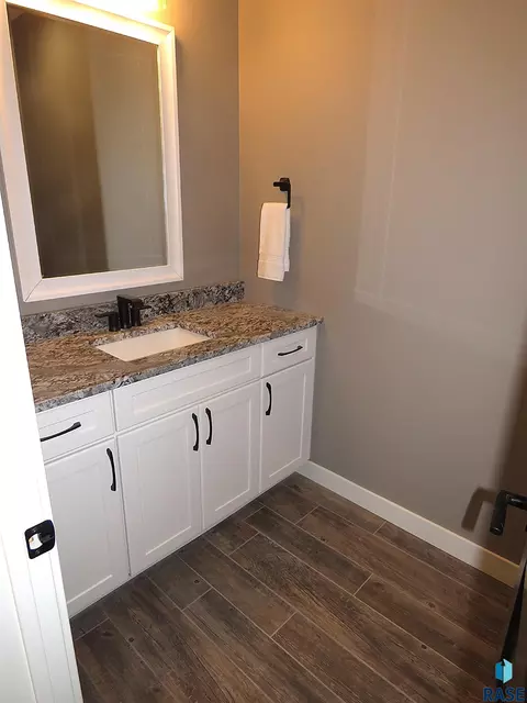 Bath - 27240 S Noble Cir, Tea, SD 57064 photo 4 of 6