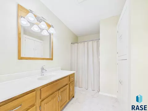 2425 S Center Ave, Sioux Falls, SD 57105 photo 17