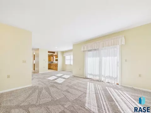 2425 S Center Ave, Sioux Falls, SD 57105 photo 6