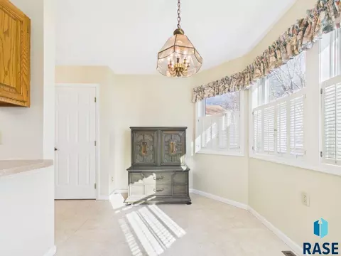 2425 S Center Ave, Sioux Falls, SD 57105 photo 3