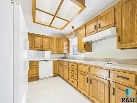 2425 S Center Ave, Sioux Falls, SD 57105 photo 14
