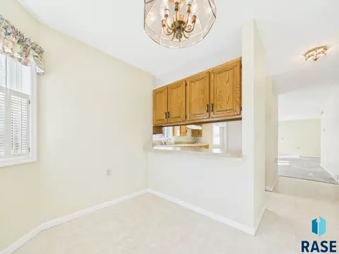 2425 S Center Ave, Sioux Falls, SD 57105 photo 10
