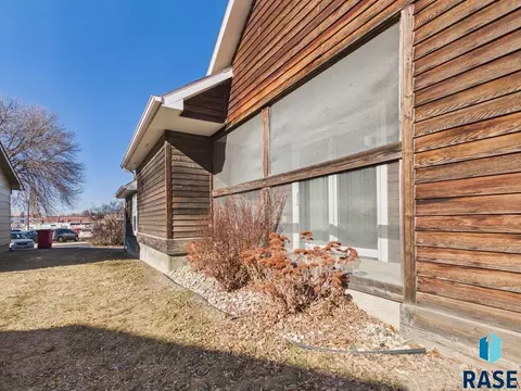 2425 S Center Ave, Sioux Falls, SD 57105 photo 26