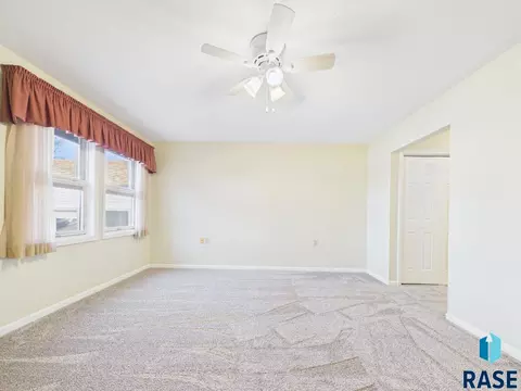 2425 S Center Ave, Sioux Falls, SD 57105 photo 20