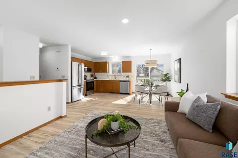 215 E Kevin Dr, Tea, SD 57064 photo 2