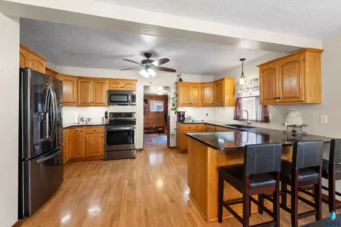 105 E 2nd St, Hartford, SD 57033 photo 6