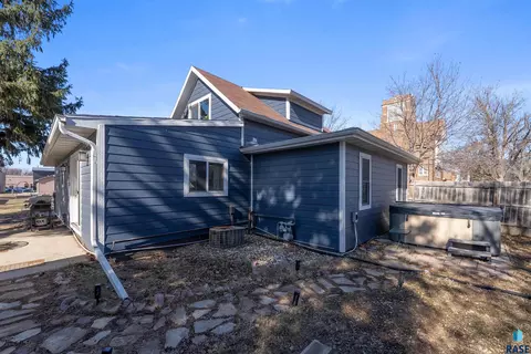 105 E 2nd St, Hartford, SD 57033 photo 36