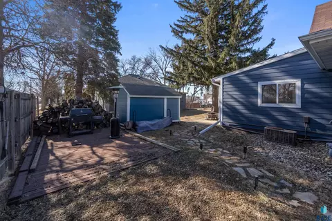 105 E 2nd St, Hartford, SD 57033 photo 37