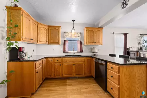 105 E 2nd St, Hartford, SD 57033 photo 7