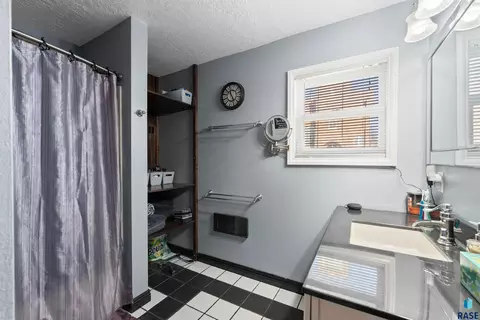 105 E 2nd St, Hartford, SD 57033 photo 21