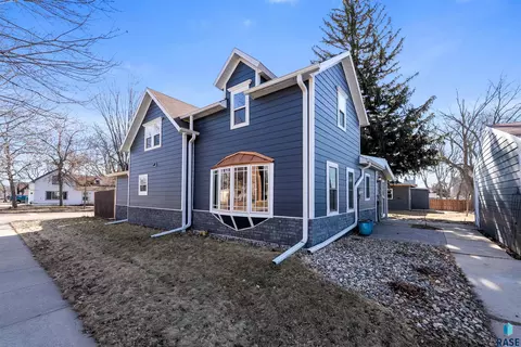 105 E 2nd St, Hartford, SD 57033 photo 2