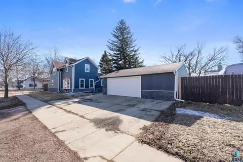 105 E 2nd St, Hartford, SD 57033 photo 43