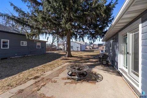 105 E 2nd St, Hartford, SD 57033 photo 33