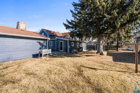 105 E 2nd St, Hartford, SD 57033 photo 38
