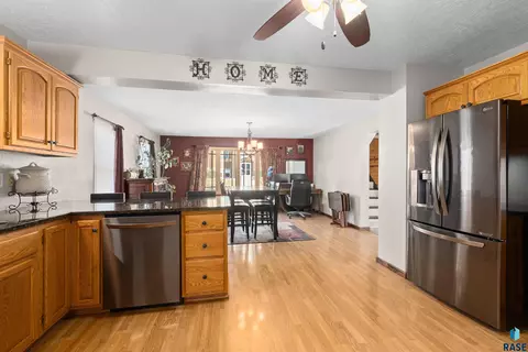 105 E 2nd St, Hartford, SD 57033 photo 9