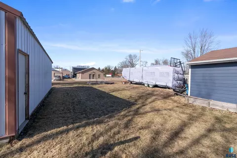 105 E 2nd St, Hartford, SD 57033 photo 40