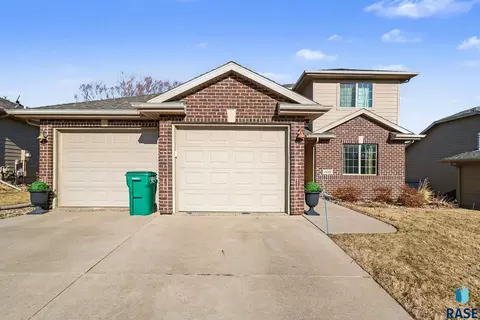 5016 S Winston Ln, Sioux Falls, SD 57108