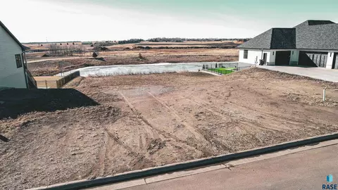 301 S Waterside Cir, Sioux Falls, SD 57107