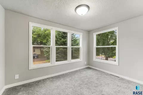 1304 E 22nd St, Sioux Falls, SD 57105 photo 9