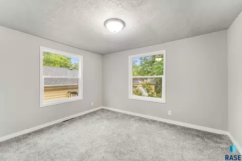 1304 E 22nd St, Sioux Falls, SD 57105 photo 11