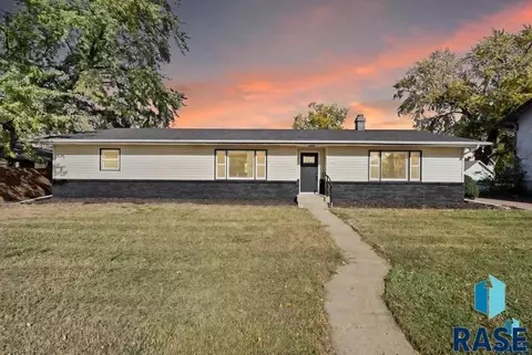 206 W Hemlock St, Beresford, SD 57004