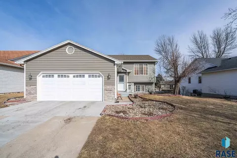 4620 E Hanna Cir, Sioux Falls, SD 57110