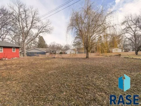 209 E 4th St, Crooks, SD 57020 photo 29