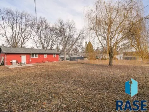 209 E 4th St, Crooks, SD 57020 photo 26
