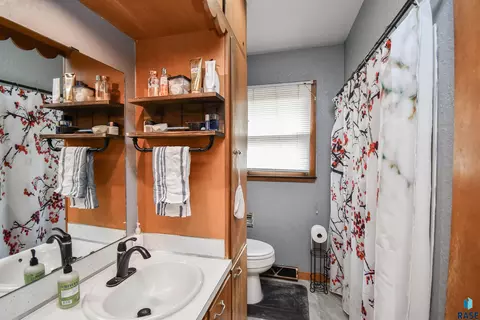 209 E 4th St, Crooks, SD 57020 photo 17