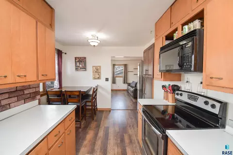 209 E 4th St, Crooks, SD 57020 photo 10