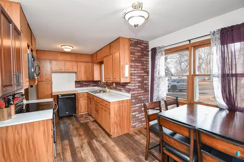 209 E 4th St, Crooks, SD 57020 photo 12