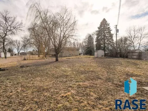 209 E 4th St, Crooks, SD 57020 photo 31