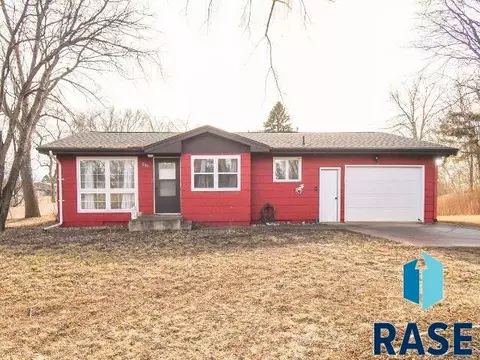 209 E 4th St, Crooks, SD 57020 photo 2