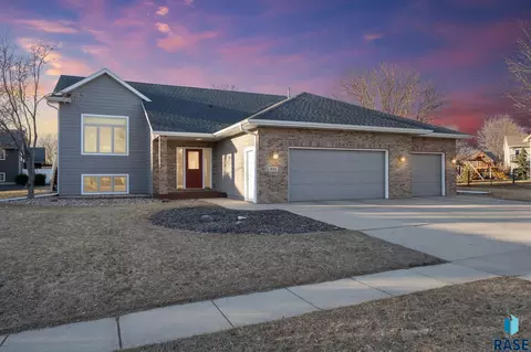 601 S Palmer Dr, Brandon, SD 57005