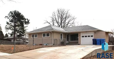 900 S Westmoor Dr, Sioux Falls, SD 57104