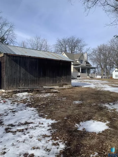 207 E 9th St, Dell Rapids, SD 57022 photo 10