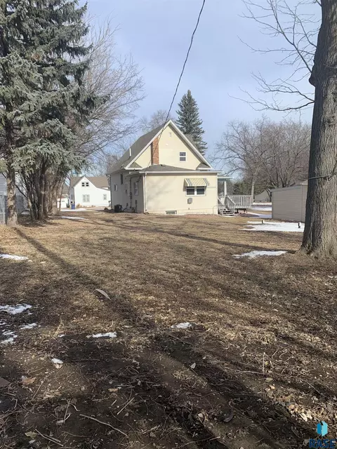 207 E 9th St, Dell Rapids, SD 57022 photo 15