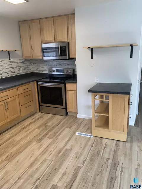 207 E 9th St, Dell Rapids, SD 57022 photo 30